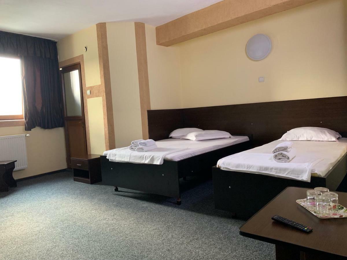 Hotel Monte Carlo Питешти Экстерьер фото